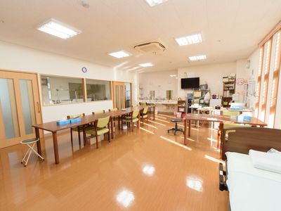 広々とした明るい機能訓練室