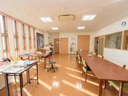 広々とした明るい多目的室