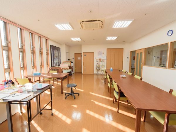 広々とした明るい多目的室
