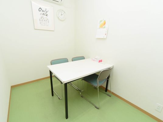 シンプルな居室の一角