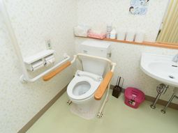 バリアフリートイレの内観