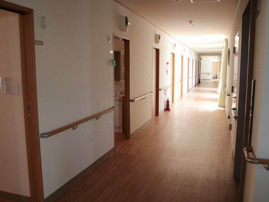 手すり付き廊下  