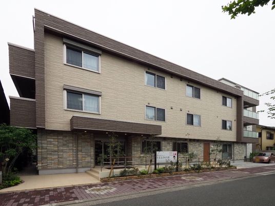 現代的な建物の外観