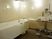 サムネイル 施設の写真 \"浴室は個人用とは別に介護度が高い方の為の浴室も設置されていて、機械浴がケアスタッフの安全な介助によってここで行われます　\""