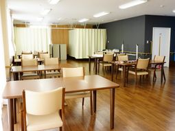 ゆったりとした食堂スペース