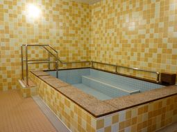 タイル浴槽の浴室