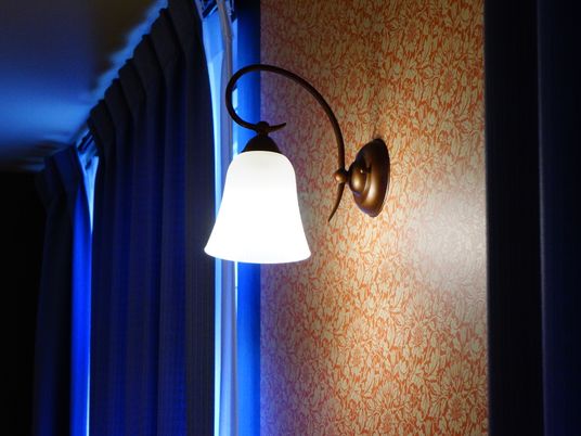 施設の写真 夜の照明はまるでホテルのような西洋風のデザインのものを採用し、眠りにつく前にぴったりな雰囲気を作り出してくれます。