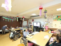 活動室での日常シーン