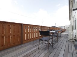 テラスの椅子とテーブル