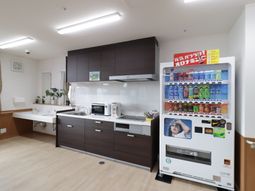 キッチンコーナーと自動販売機