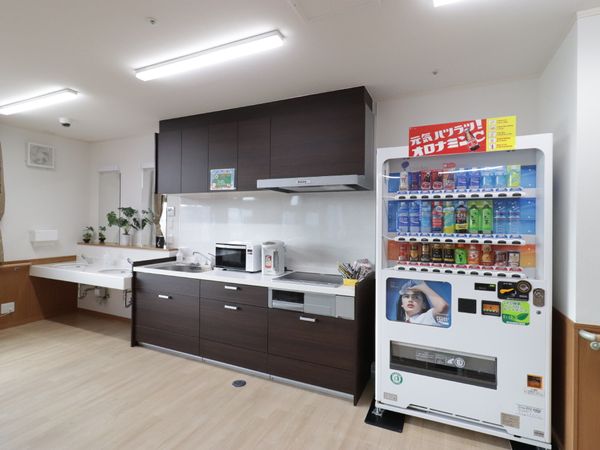 キッチンコーナーと自動販売機