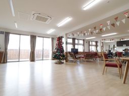 広々とした明るいダイニング