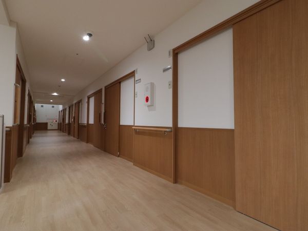 廊下のきれいなイメージ