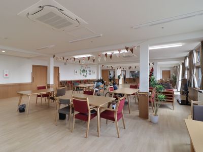広々とした共有ダイニング