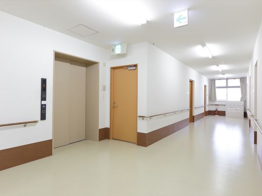 清潔で明るい廊下