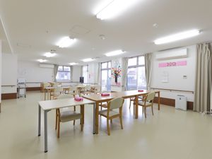 明るい食堂の様子