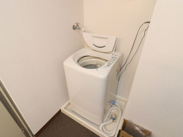 洗濯機があるスペース 洗濯機 ご自宅のように洗濯ができる綺麗な環境です。ご自分のペースで快適にお使いいただけます。