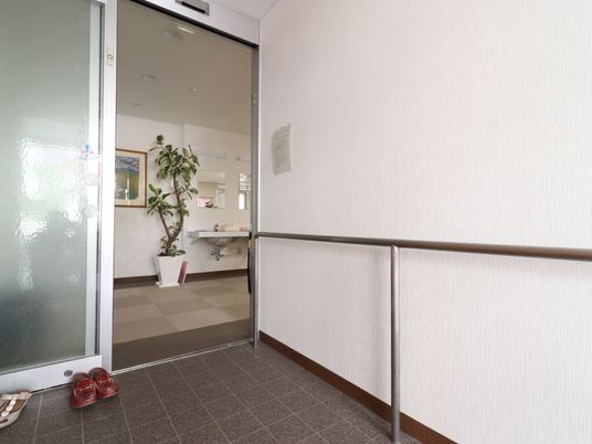 明るく清潔なエントランス