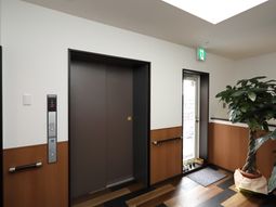 清潔なエレベーターホール