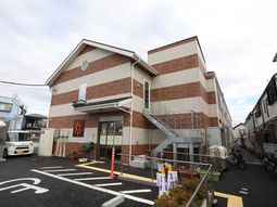 茶色の建物外観