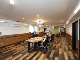 多機能空間と車椅子の方