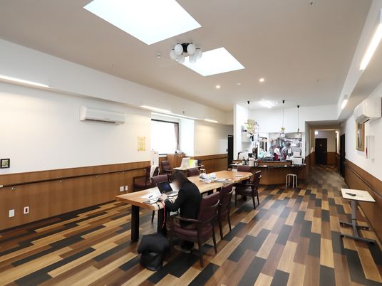 広々とした多目的室内観