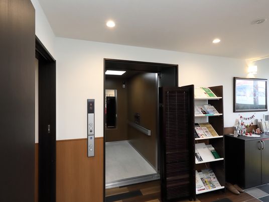 廊下とエレベーター