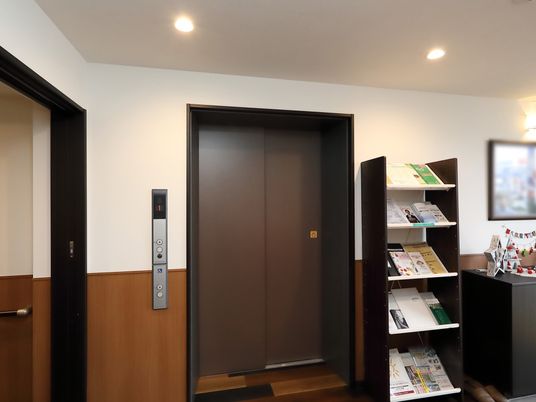 清潔なエレベーターホール