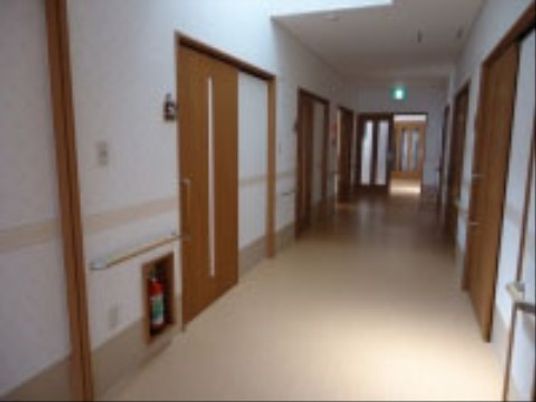 清潔感ある廊下の風景