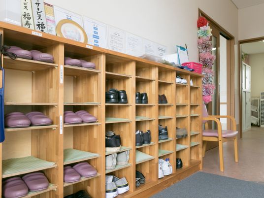 玄関にある整理された靴棚