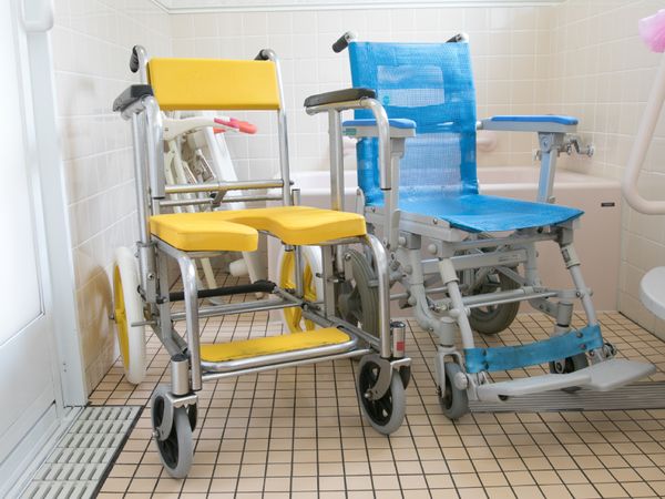 清潔な浴室用車椅子