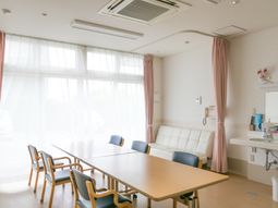 明るい食堂空間