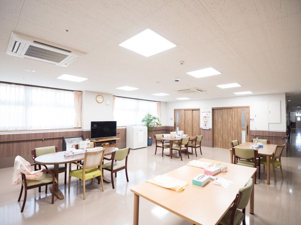 明るい食堂の様子
