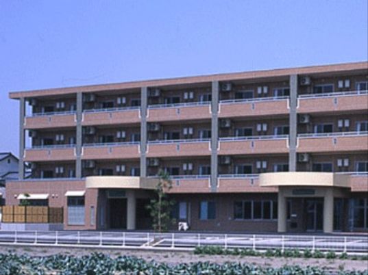 清潔感のある四階建て施設