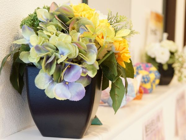色鮮やかな造花の飾り