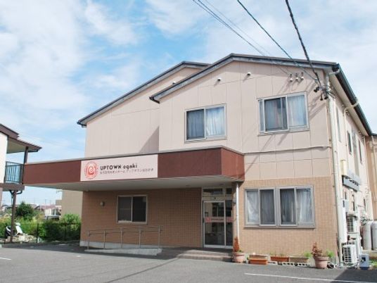 清潔感のある建物エントランス