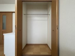 広々とした洋室のクローゼット