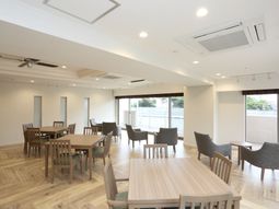 明るいダイニングルーム