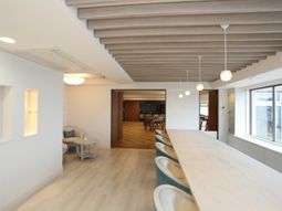 明るいリビング空間