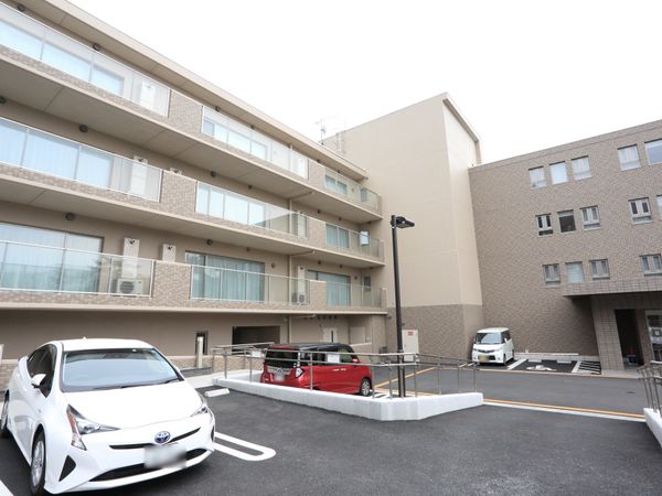 多階建て建物の外観