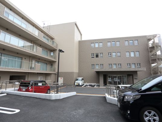 現代的な建物の外観