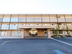 明るく清潔なエントランス