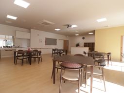 明るいダイニングスペース