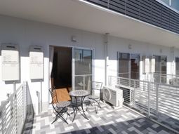 明るいテラスの一角