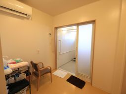 シンプルな居室の一角