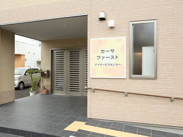 エントランスの明るい雰囲気