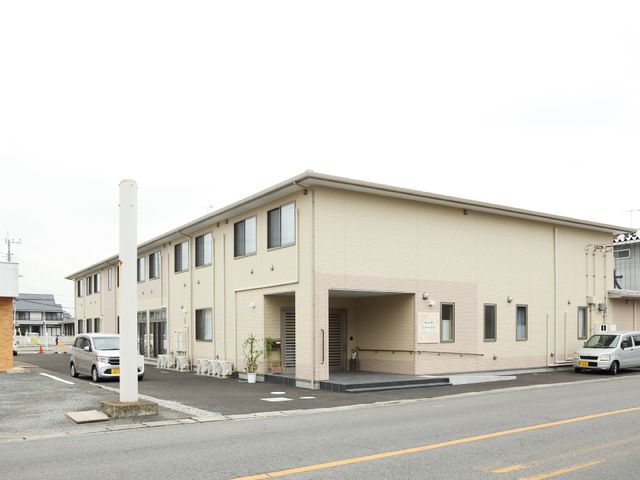 清潔な外観の建物 外観 シンプルで清潔感のある外観です。就業をお考えの方は、ぜひ一度、この快適な環境をご覧ください。