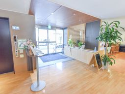 エントランスの明るい空間