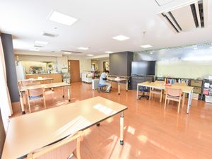 機能訓練室の明るい空間