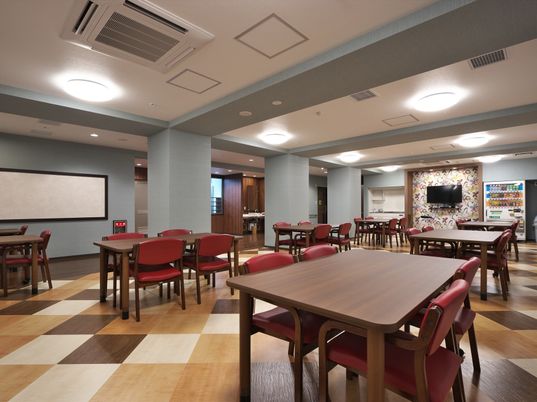 広々とした共有ダイニング